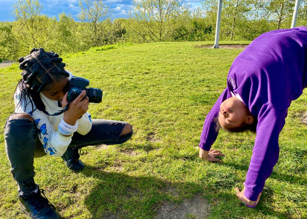 Mindful-Photo-Lab-group-workshop-young-people